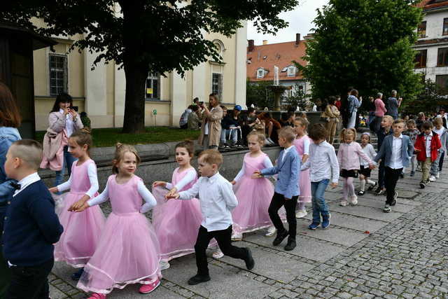 Zatańczyli poloneza na świebodzickim rynku [FOTO]