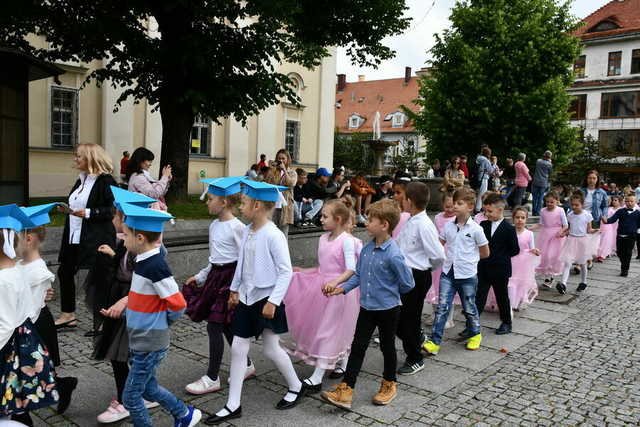 Zatańczyli poloneza na świebodzickim rynku [FOTO]