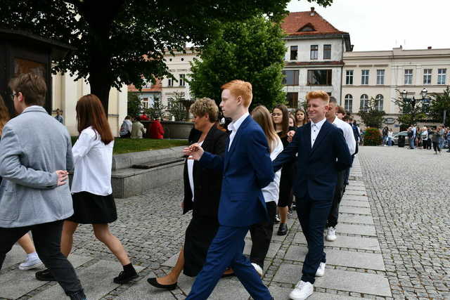 Zatańczyli poloneza na świebodzickim rynku [FOTO]