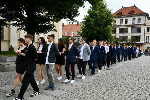 Zatańczyli poloneza na świebodzickim rynku [FOTO]