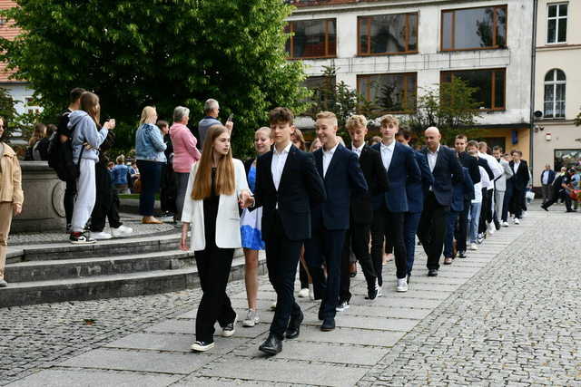 Zatańczyli poloneza na świebodzickim rynku [FOTO]