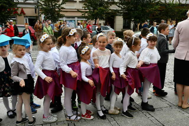 Zatańczyli poloneza na świebodzickim rynku [FOTO]