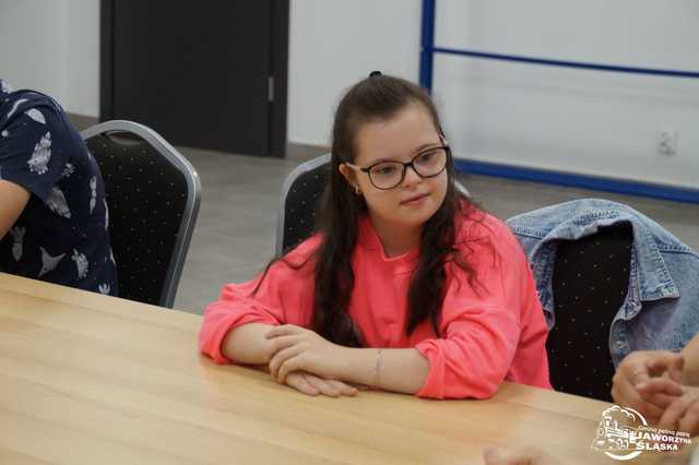 Niezwykły gość u ósmoklasistów z Jaworzyny Śląskiej [FOTO]