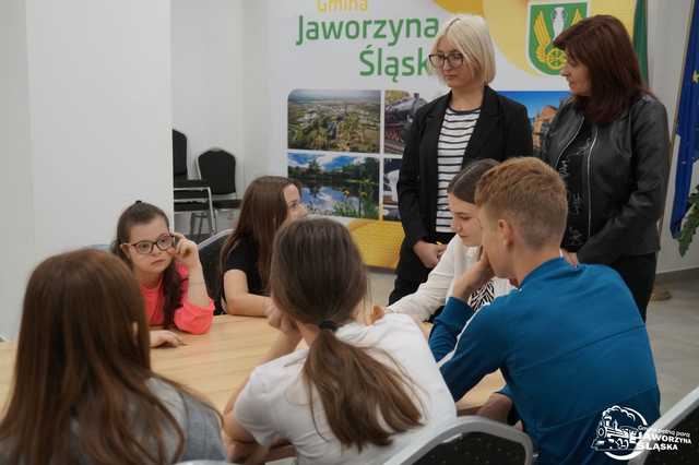 Niezwykły gość u ósmoklasistów z Jaworzyny Śląskiej [FOTO]