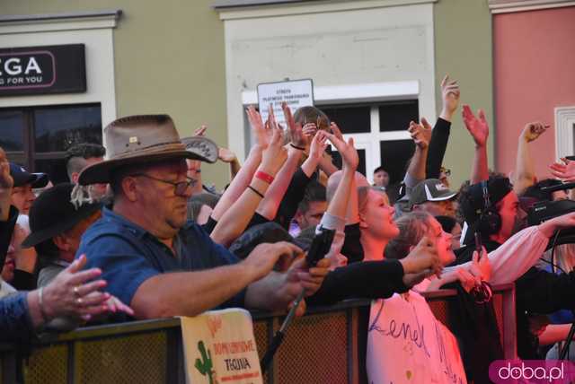 [FOTO, WIDEO] Zenek Martyniuk porwał tłum na otwarciu Święta Granitu Strzegomskiego