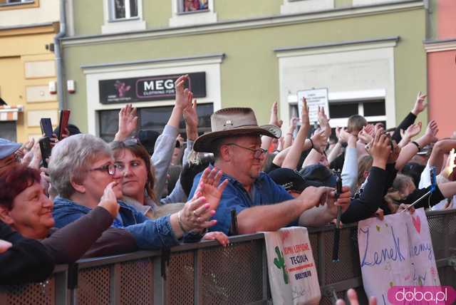 [FOTO, WIDEO] Zenek Martyniuk porwał tłum na otwarciu Święta Granitu Strzegomskiego