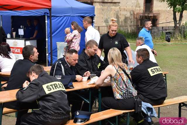 Wstęga przecięta, syreny zawyły: Nowa remiza strażacka w Gogołowie otwarta! Zobacz, jak się prezentuje [FOTO]