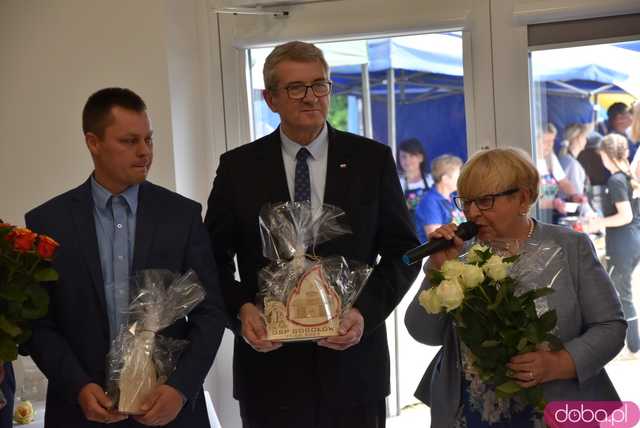 Wstęga przecięta, syreny zawyły: Nowa remiza strażacka w Gogołowie otwarta! Zobacz, jak się prezentuje [FOTO]