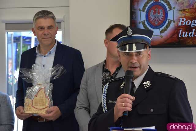 Wstęga przecięta, syreny zawyły: Nowa remiza strażacka w Gogołowie otwarta! Zobacz, jak się prezentuje [FOTO]