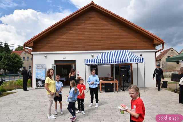 Wstęga przecięta, syreny zawyły: Nowa remiza strażacka w Gogołowie otwarta! Zobacz, jak się prezentuje [FOTO]