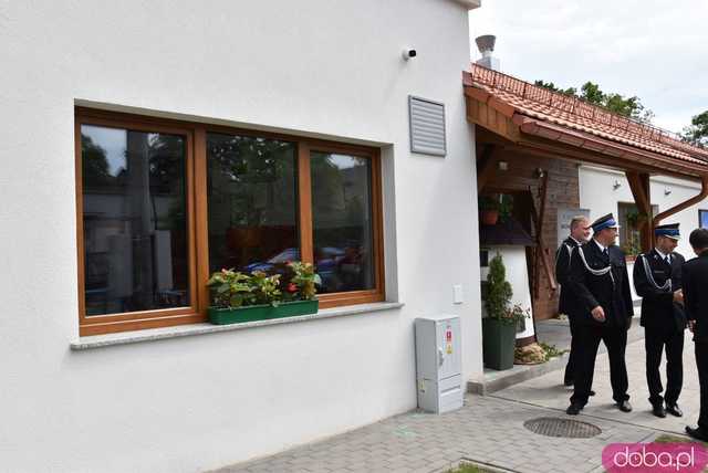 Wstęga przecięta, syreny zawyły: Nowa remiza strażacka w Gogołowie otwarta! Zobacz, jak się prezentuje [FOTO]