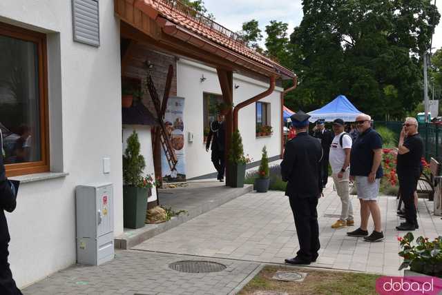 Wstęga przecięta, syreny zawyły: Nowa remiza strażacka w Gogołowie otwarta! Zobacz, jak się prezentuje [FOTO]