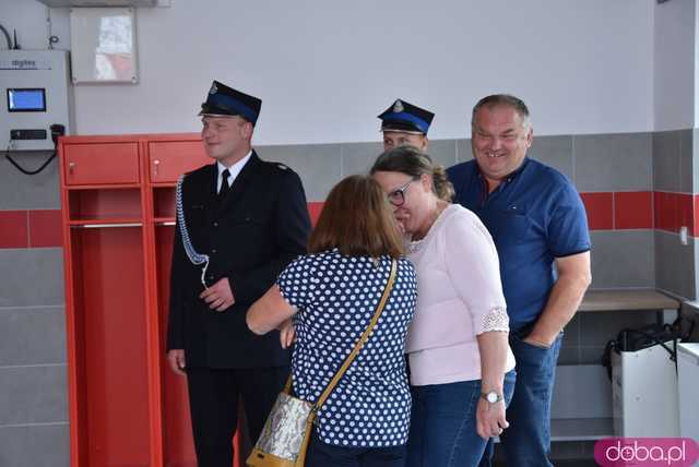 Wstęga przecięta, syreny zawyły: Nowa remiza strażacka w Gogołowie otwarta! Zobacz, jak się prezentuje [FOTO]