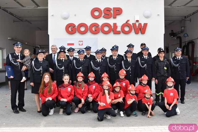 Wstęga przecięta, syreny zawyły: Nowa remiza strażacka w Gogołowie otwarta! Zobacz, jak się prezentuje [FOTO]