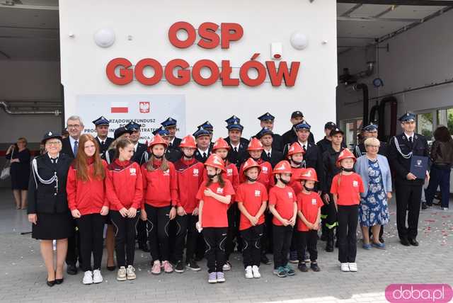 Wstęga przecięta, syreny zawyły: Nowa remiza strażacka w Gogołowie otwarta! Zobacz, jak się prezentuje [FOTO]