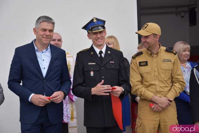 Wstęga przecięta, syreny zawyły: Nowa remiza strażacka w Gogołowie otwarta! Zobacz, jak się prezentuje [FOTO]