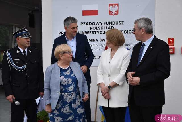 Wstęga przecięta, syreny zawyły: Nowa remiza strażacka w Gogołowie otwarta! Zobacz, jak się prezentuje [FOTO]
