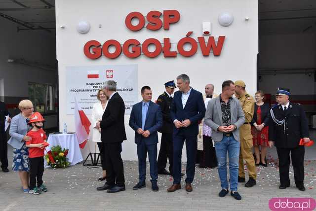 Wstęga przecięta, syreny zawyły: Nowa remiza strażacka w Gogołowie otwarta! Zobacz, jak się prezentuje [FOTO]