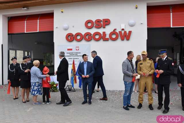 Wstęga przecięta, syreny zawyły: Nowa remiza strażacka w Gogołowie otwarta! Zobacz, jak się prezentuje [FOTO]