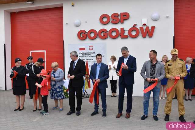Wstęga przecięta, syreny zawyły: Nowa remiza strażacka w Gogołowie otwarta! Zobacz, jak się prezentuje [FOTO]