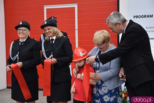 Wstęga przecięta, syreny zawyły: Nowa remiza strażacka w Gogołowie otwarta! Zobacz, jak się prezentuje [FOTO]
