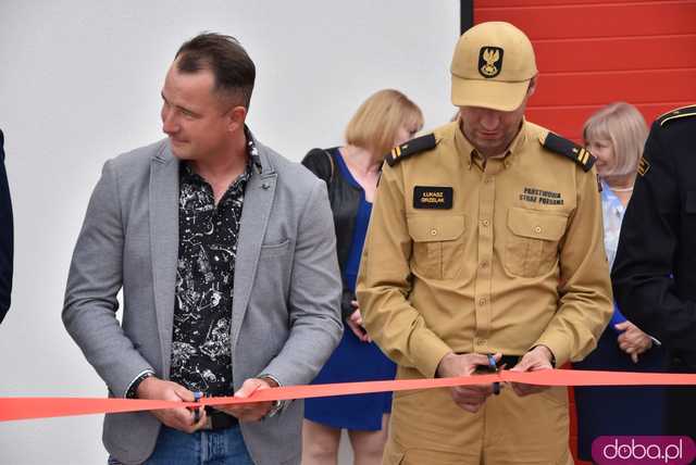 Wstęga przecięta, syreny zawyły: Nowa remiza strażacka w Gogołowie otwarta! Zobacz, jak się prezentuje [FOTO]