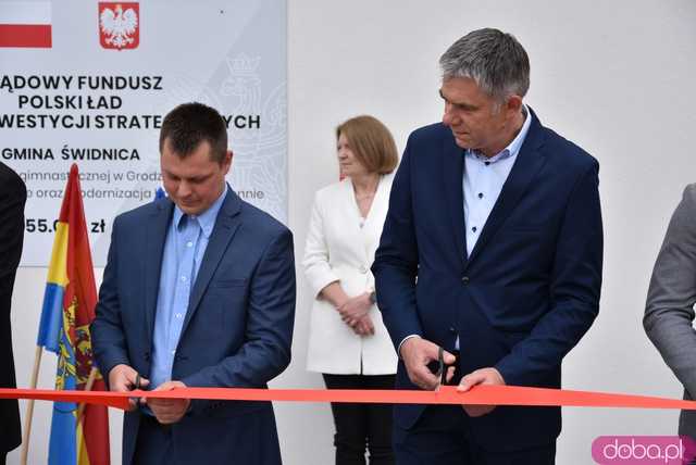 Wstęga przecięta, syreny zawyły: Nowa remiza strażacka w Gogołowie otwarta! Zobacz, jak się prezentuje [FOTO]