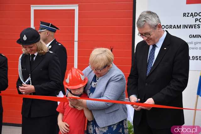 Wstęga przecięta, syreny zawyły: Nowa remiza strażacka w Gogołowie otwarta! Zobacz, jak się prezentuje [FOTO]