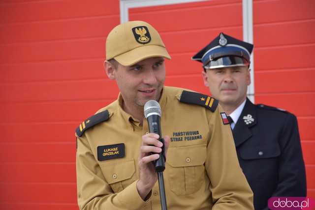 Wstęga przecięta, syreny zawyły: Nowa remiza strażacka w Gogołowie otwarta! Zobacz, jak się prezentuje [FOTO]