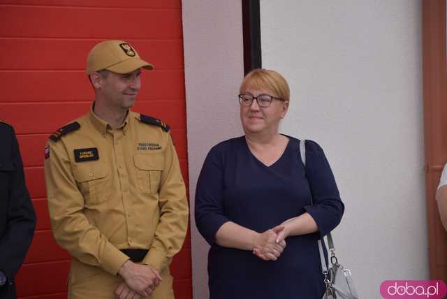 Wstęga przecięta, syreny zawyły: Nowa remiza strażacka w Gogołowie otwarta! Zobacz, jak się prezentuje [FOTO]