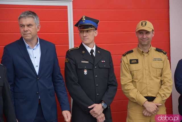 Wstęga przecięta, syreny zawyły: Nowa remiza strażacka w Gogołowie otwarta! Zobacz, jak się prezentuje [FOTO]