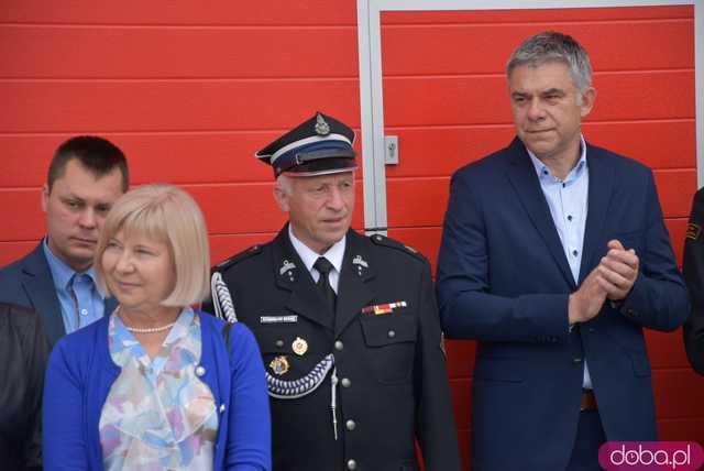 Wstęga przecięta, syreny zawyły: Nowa remiza strażacka w Gogołowie otwarta! Zobacz, jak się prezentuje [FOTO]