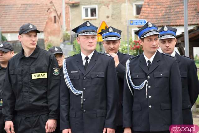 Wstęga przecięta, syreny zawyły: Nowa remiza strażacka w Gogołowie otwarta! Zobacz, jak się prezentuje [FOTO]