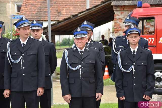 Wstęga przecięta, syreny zawyły: Nowa remiza strażacka w Gogołowie otwarta! Zobacz, jak się prezentuje [FOTO]