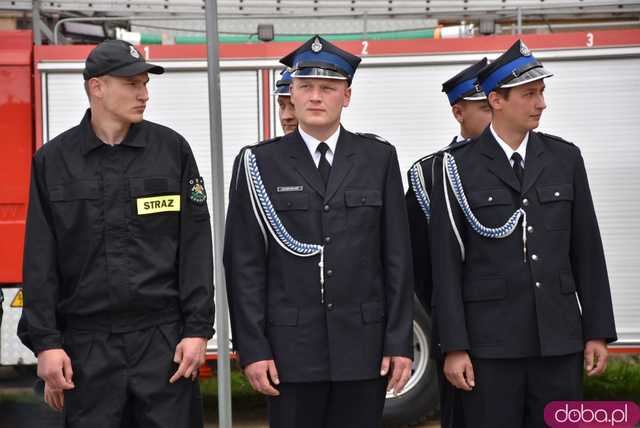 Wstęga przecięta, syreny zawyły: Nowa remiza strażacka w Gogołowie otwarta! Zobacz, jak się prezentuje [FOTO]