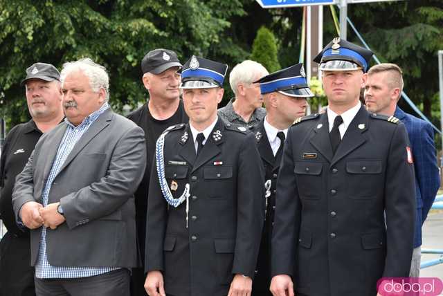 Wstęga przecięta, syreny zawyły: Nowa remiza strażacka w Gogołowie otwarta! Zobacz, jak się prezentuje [FOTO]