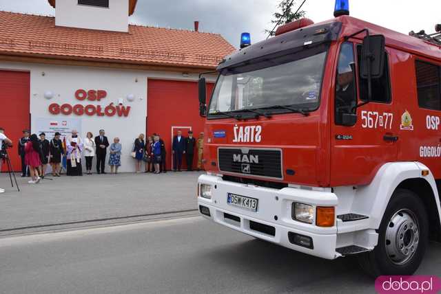 Wstęga przecięta, syreny zawyły: Nowa remiza strażacka w Gogołowie otwarta! Zobacz, jak się prezentuje [FOTO]