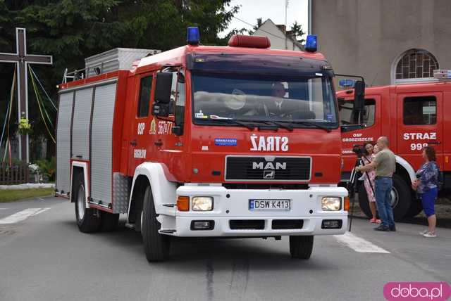 Wstęga przecięta, syreny zawyły: Nowa remiza strażacka w Gogołowie otwarta! Zobacz, jak się prezentuje [FOTO]