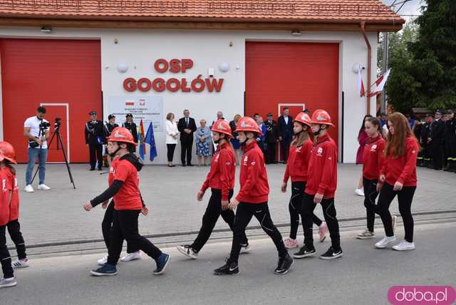 Wstęga przecięta, syreny zawyły: Nowa remiza strażacka w Gogołowie otwarta! Zobacz, jak się prezentuje [FOTO]