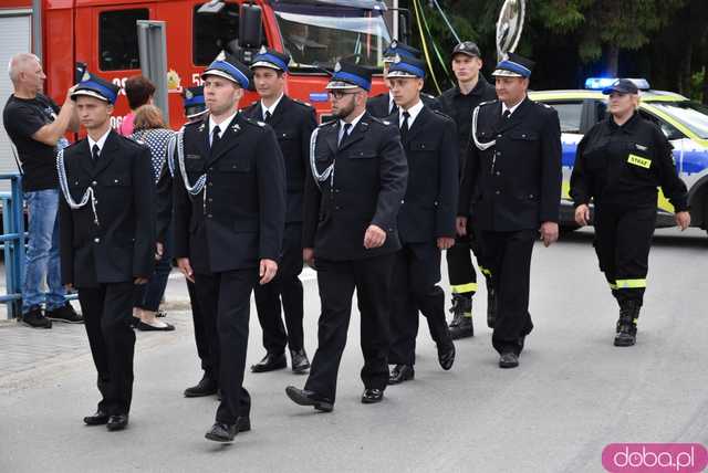 Wstęga przecięta, syreny zawyły: Nowa remiza strażacka w Gogołowie otwarta! Zobacz, jak się prezentuje [FOTO]