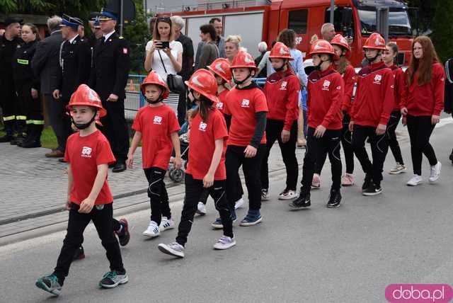 Wstęga przecięta, syreny zawyły: Nowa remiza strażacka w Gogołowie otwarta! Zobacz, jak się prezentuje [FOTO]