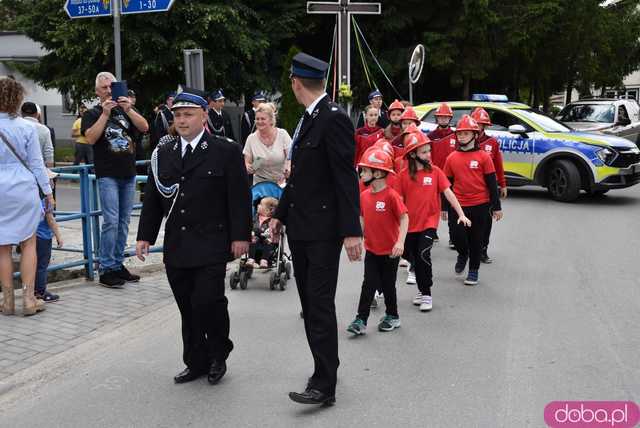 Wstęga przecięta, syreny zawyły: Nowa remiza strażacka w Gogołowie otwarta! Zobacz, jak się prezentuje [FOTO]