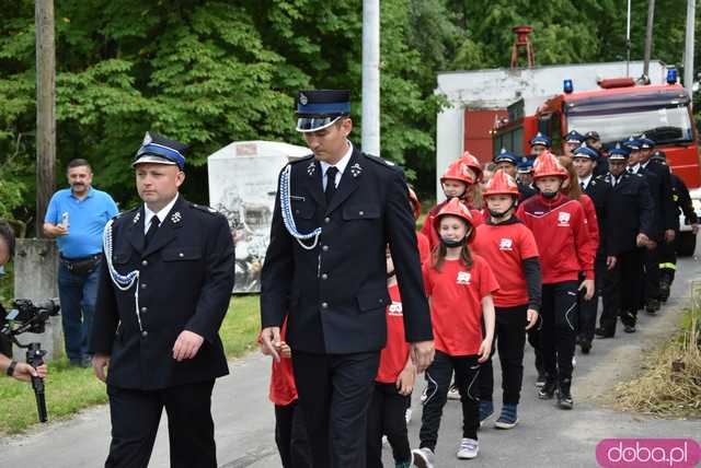 Wstęga przecięta, syreny zawyły: Nowa remiza strażacka w Gogołowie otwarta! Zobacz, jak się prezentuje [FOTO]