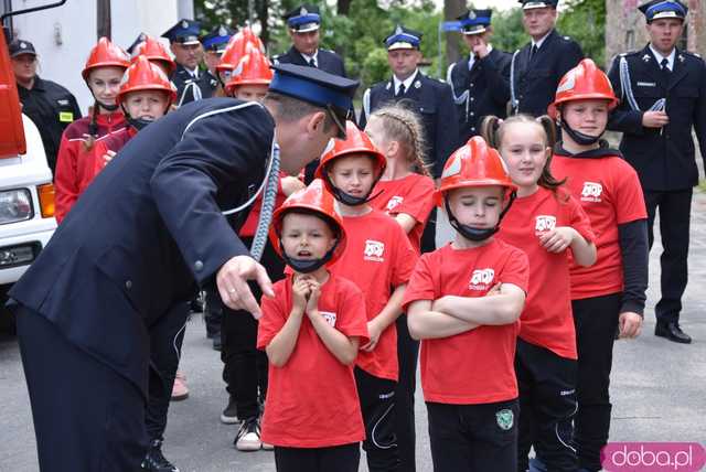 Wstęga przecięta, syreny zawyły: Nowa remiza strażacka w Gogołowie otwarta! Zobacz, jak się prezentuje [FOTO]