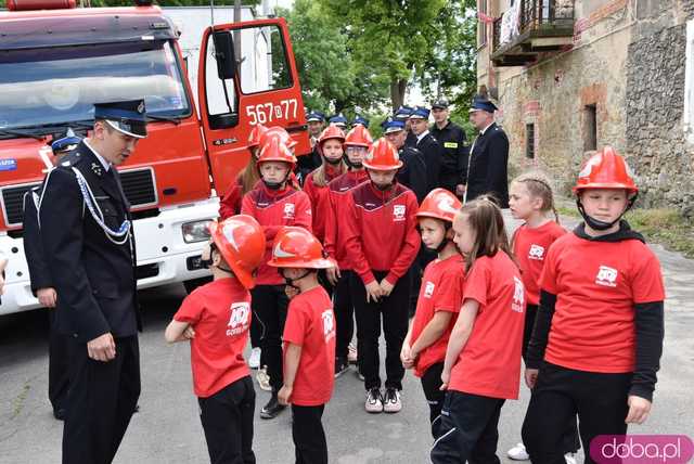 Wstęga przecięta, syreny zawyły: Nowa remiza strażacka w Gogołowie otwarta! Zobacz, jak się prezentuje [FOTO]