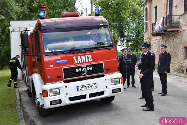 Wstęga przecięta, syreny zawyły: Nowa remiza strażacka w Gogołowie otwarta! Zobacz, jak się prezentuje [FOTO]