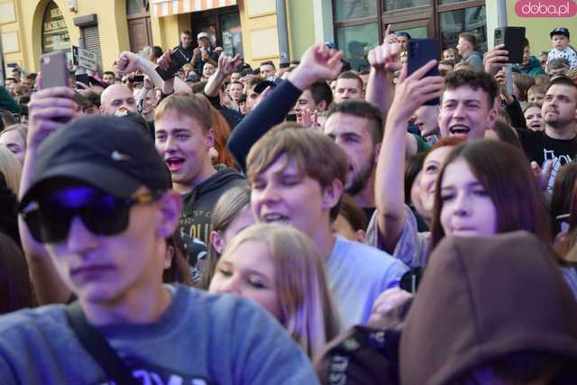 [FOTO] Tłumy szalały na koncercie Palucha w Strzegomiu