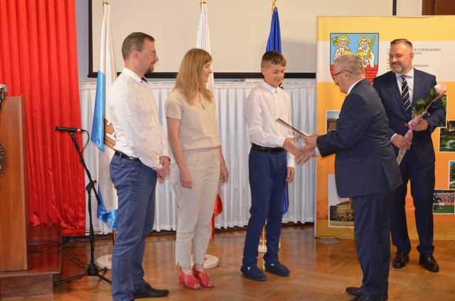 Nagrodzono najlepszych uczniów z gminy Strzegom [FOTO]