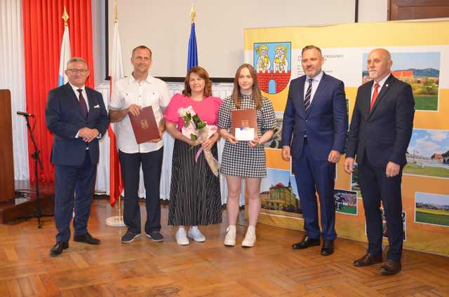 Nagrodzono najlepszych uczniów z gminy Strzegom [FOTO]