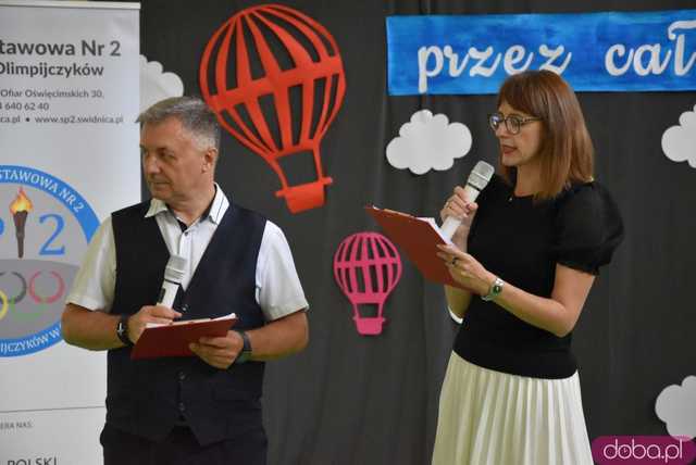 Uroczyste zakończenie roku szkolnego w świdnickiej SP nr 2. Pożegnano dotychczasową dyrektor placówki [FOTO]